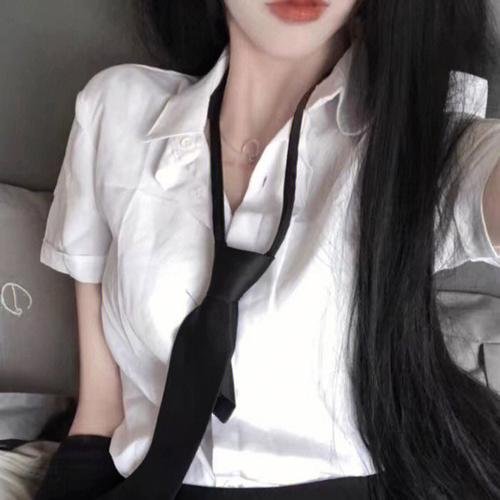 哈啰,我叫朵莉丝